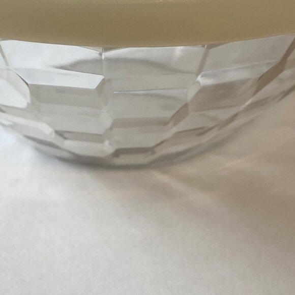 Tupperware CrystalWave Clear Embossed Bowl With Cream Lid 2C USA Made Durable De - Picture 2 of 7